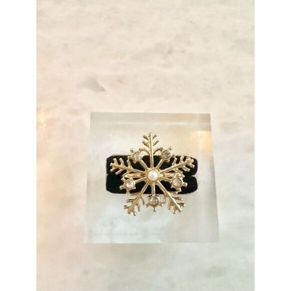 Pearl and rhinestone snowflake adjustable ring - Picture 2 of 3